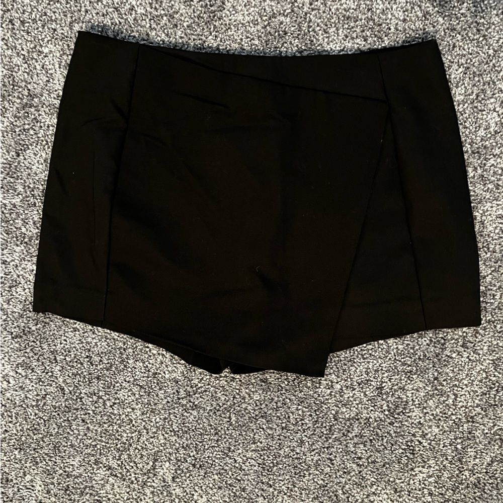 Express Black Skort